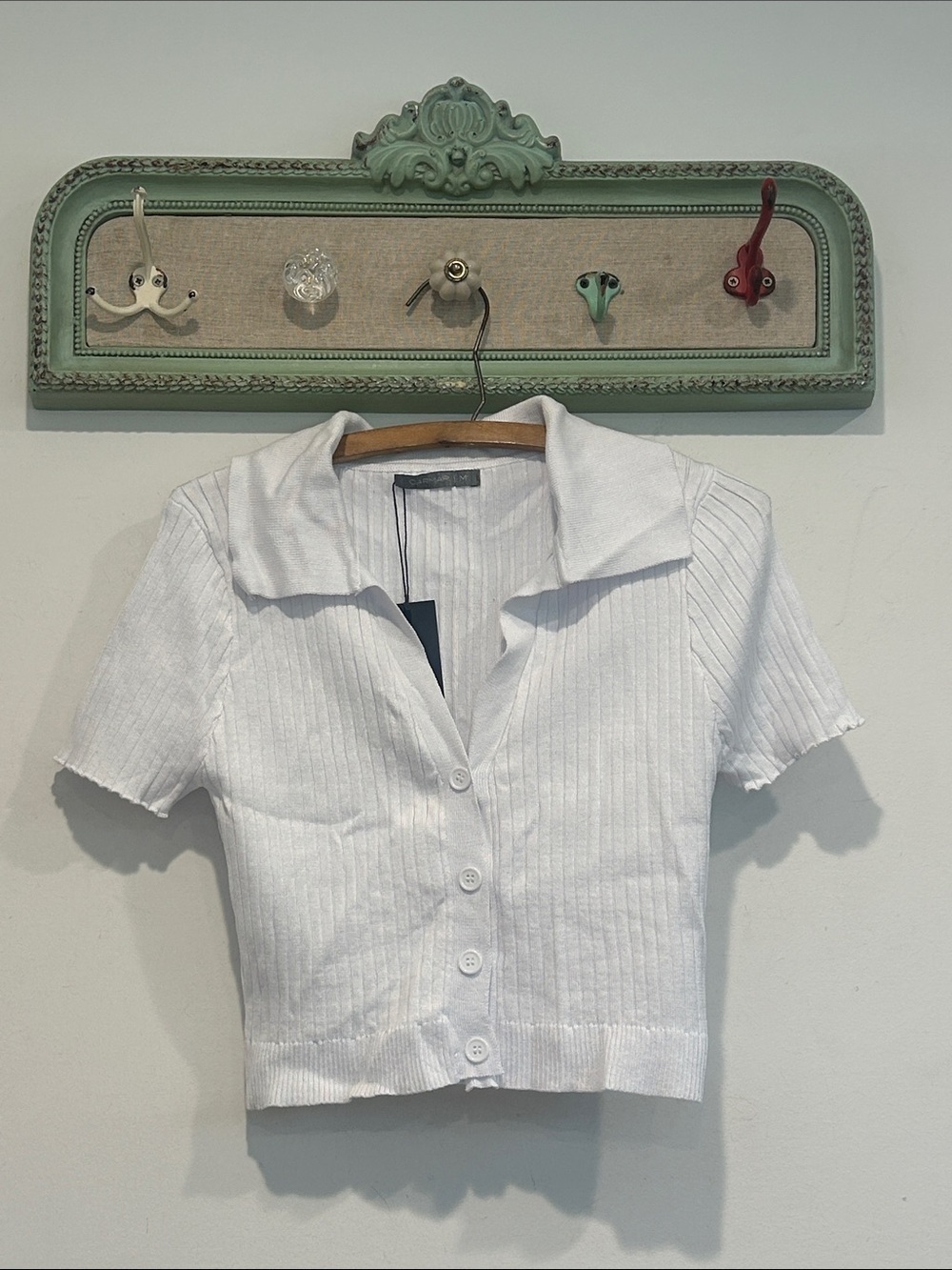 Carmar Classic White Ribbed Crop Button-Up v neck Top women’s medium new w tag
